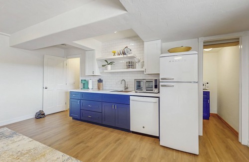 Eagle Apartment | Spacious apartment w/kitchen, wifi, great location & beautiful backyard