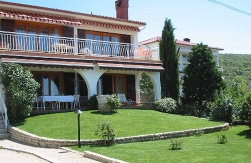 Punat Apartment | Spacious apartment with beautiful sea views - Croatia 1