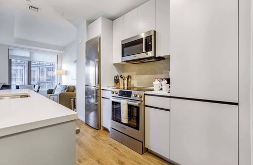 Seaport District Apartment | Spacious Apt Full Kitchen In Seaport