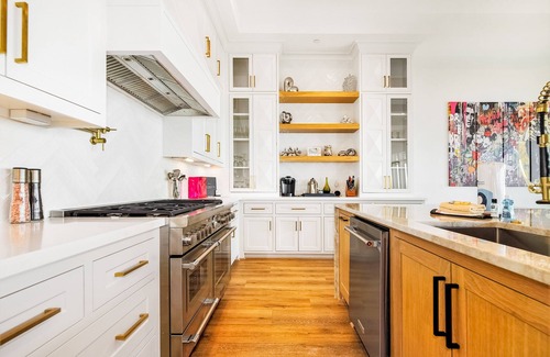 Galveston House | Spacious beachfront retreat with stunning ocean views