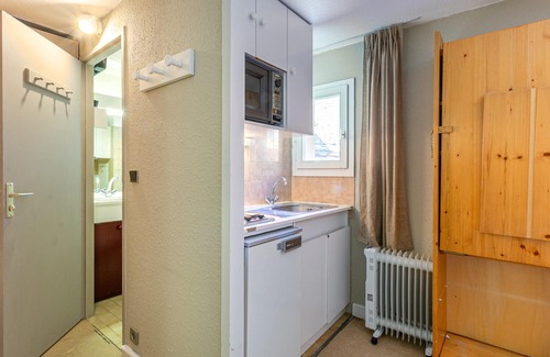 Le Cret Apartment | Spacious & Bright 4-Room Apartment | WiFi, Near Center, Pets Welcome