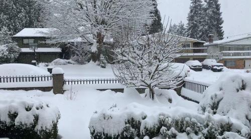 Burnaby House | Spacious Burnaby Guest Home