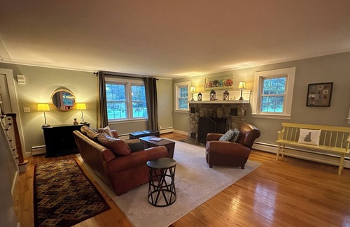 Rye House | Spacious Cape style home in Rye, New Hampshire.