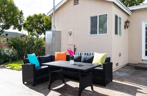 Burbank House | Spacious Charming 4BR 3BA Home with Outdoor Pool & Patio