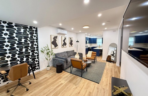 Bedford Park House | Spacious Chic 4-bedroom house in the brilliant Bronx near Montefiore hospital