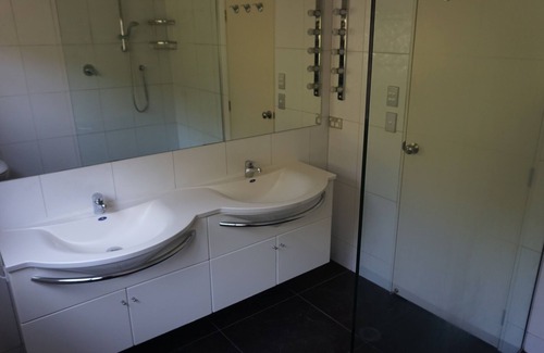 Coatesville Apartment | Spacious comfort quiet private garden setting