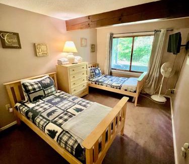 Bartlett Apartment | Spacious Condo-Attitash Ski-Storyland-Saco & More!