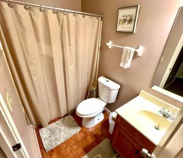 Bartlett Apartment | Spacious Condo-Attitash Ski-Storyland-Saco & More!