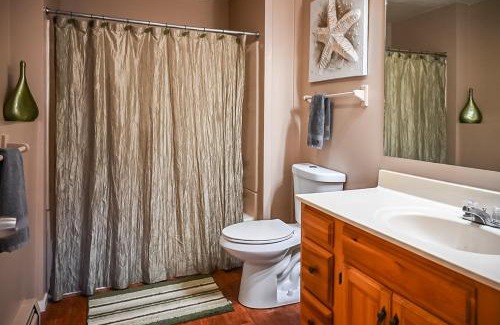 Bartlett Apartment | Spacious Condo-Attitash Ski-Storyland-Saco & More!