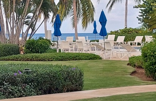 Seven Mile Beach Condo | Spacious Condo, Newly decorated, Just Walk Out the Door onto 7 Mile Beach