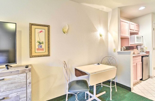 Pigeon Condo | Spacious Condo w/Balcony, 4 Mi to Beach!