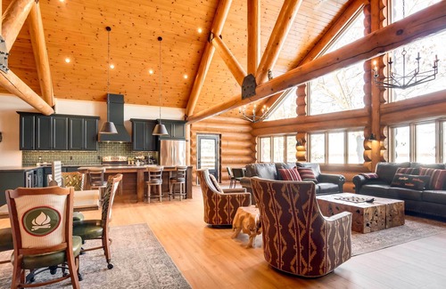 Lac du Flambeau Condo | Spacious Condo w/ Pool Table on Fence Lake!