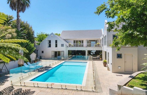 Constantia House | Spacious Constantia family home