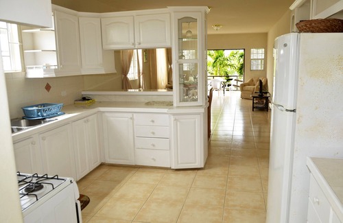 Diamond Valley Apartment | Spacious cool and breezy Apartments with a captured ocean view and the country