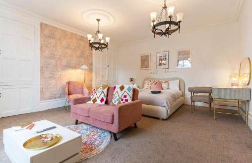 Northway Apartment | Spacious, Cosy Farmhouse with Garden & Piano