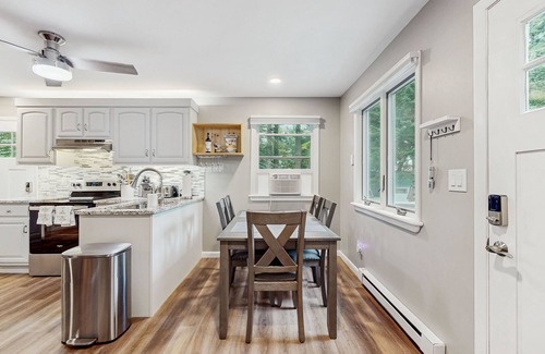 Gloversville Cottage | Spacious cottage with deck, kayaks, private beach - in ADK Park