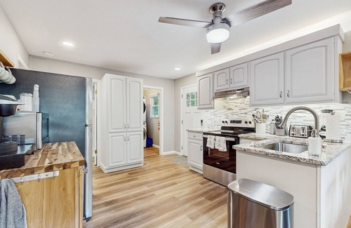 Gloversville Cottage | Spacious cottage with deck, kayaks, private beach - in ADK Park