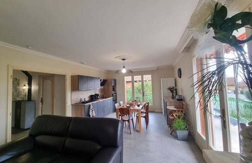 Roanne Cottage | Spacious cottage with terrace, fireplace, wifi and parking in Roanne