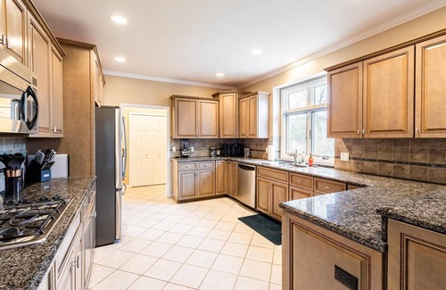 Birmingham House | Spacious & Cozy 4BR Birmingham Home