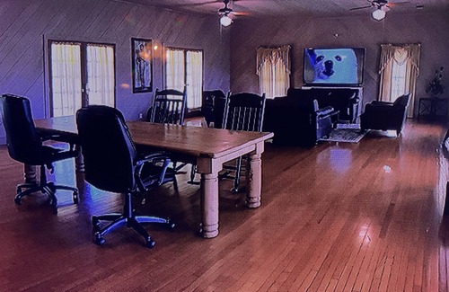 Poplarville Cabin | Spacious Cypress Lodge 10 minutes from I-59 exit #29