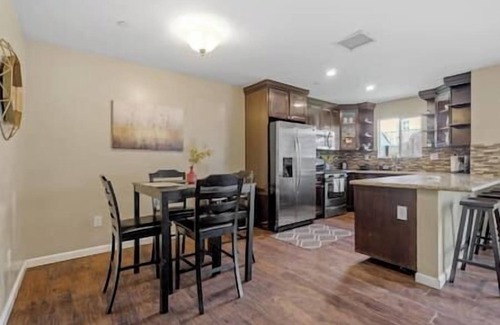 Stockton House | Spacious Daygo Lux Estates l 10 Mins from Downtown