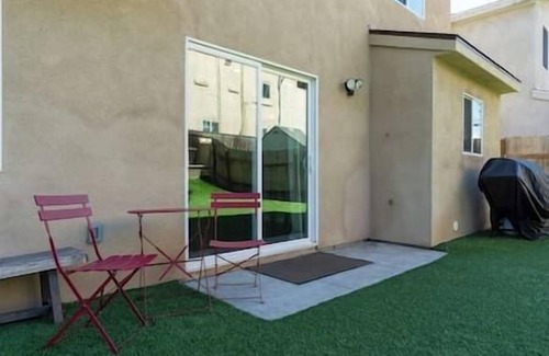 Stockton House | Spacious Daygo Lux Estates l 10 Mins from Downtown