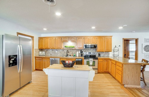 Gun Barrel City House | Spacious Deck: Waterfront Home in Gun Barrel City!