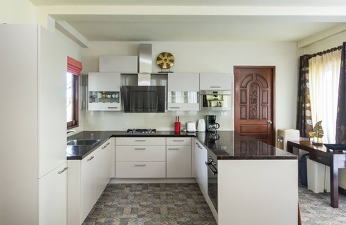 Moo 5 Villa | Spacious deluxe 6 bed room villa with pool in beach resort on Samrong Bay laguna