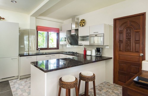 Moo 5 Villa | Spacious deluxe 6 bed room villa with pool in beach resort on Samrong Bay laguna
