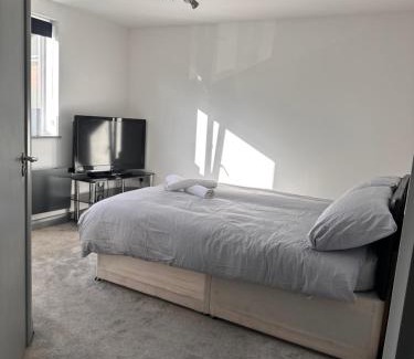 Smethwick House | Spacious Double near City Centre