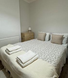 West Ham House | Spacious Double Room in Greater London
