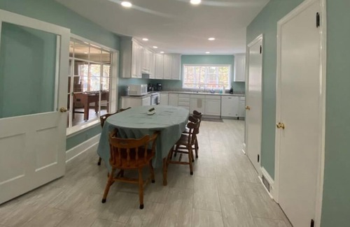 Apex House | Spacious Downtown Apex House