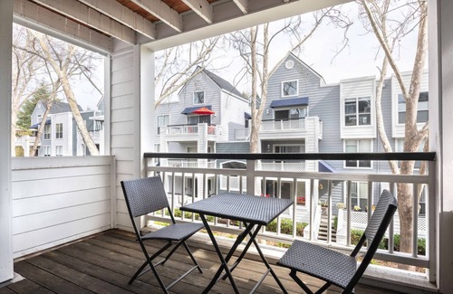 Old Mountain View Apartment | Spacious DT Mountain View 2BR w/Gym, Pool, Parking, W/D by Blueground