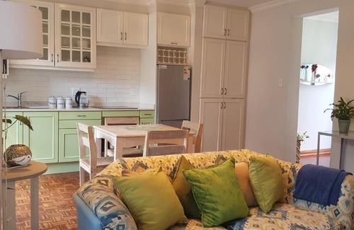 Greater Johannesburg Metropolitan Area Apartment | Spacious Duplex in Central Sandton