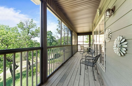 Branson West Condo | Spacious Fall Getaway in StoneBridge Near SDC and Table Rock Lake