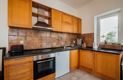 Orahovac House | Spacious Family 4BR Seaside House, Fantastic Sea Views, 20 Meters to Beach