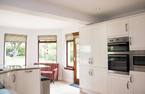 Limekilns Cottage | Spacious Family Cottage Close to the Beach and Just a Short Drive From Edinburgh