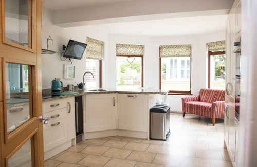 Limekilns Cottage | Spacious Family Cottage Close to the Beach and Just a Short Drive From Edinburgh