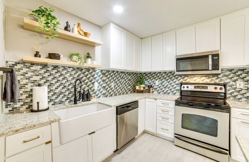Original Town House | Spacious Family Home, 5 Mi to Galleria Dallas!