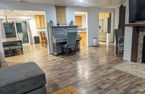 Coos Bay House | Spacious Family Home