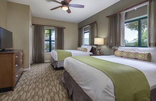 Sevierville Resort | Spacious Family Resort close to Titanic Museum and Dollywood with 4 Saltwater pools