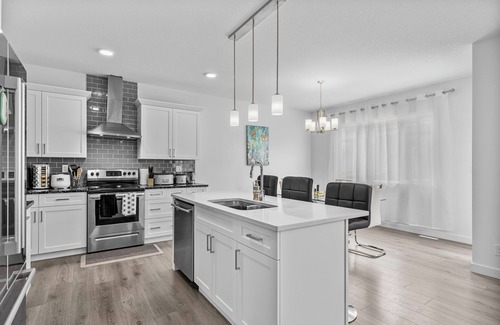 West Edmonton House | Spacious Family Retreat Near West Edmonton Mall | Gym, Ravine, Trails, Netflix