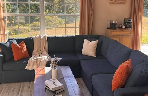 Windwood Bay House | Spacious Family Vacation Retreat. 3 BDR House. Pool, 15 Min to Disney and Parks.