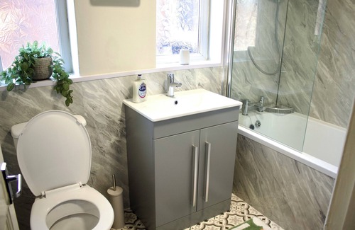 St Helens Apartment | Spacious Flat in St Helens, Merseyside Free Wi-Fi