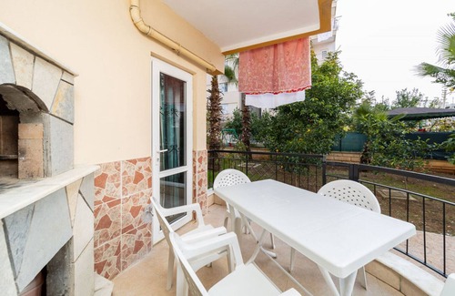 Muratpasa Apartment | Spacious Flat with Backyard in Muratpasa