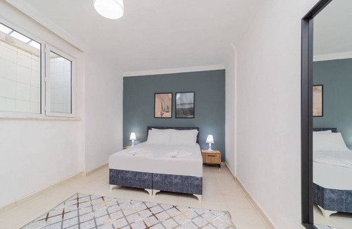 Muratpasa Apartment | Spacious Flat with Backyard in Muratpasa