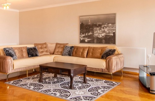 Karsiyaka Apartment | Spacious Flat with Sea View in İzmir Karsiyaka