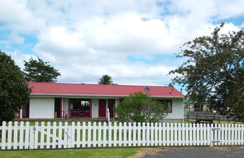 Coromandel House | Spacious/Fully fenced/Pet Friendly/Internet - 250m to Township.