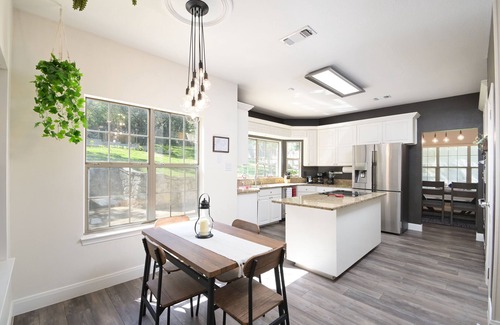 Crownridge of Texas House | Spacious Fun-Filled Retreat 5 minutes to Six Flags!