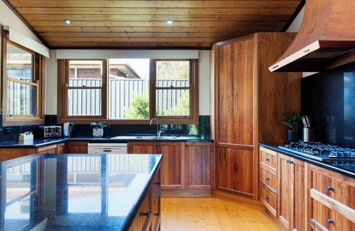 Castlemaine House | Spacious Goldfields Retreat